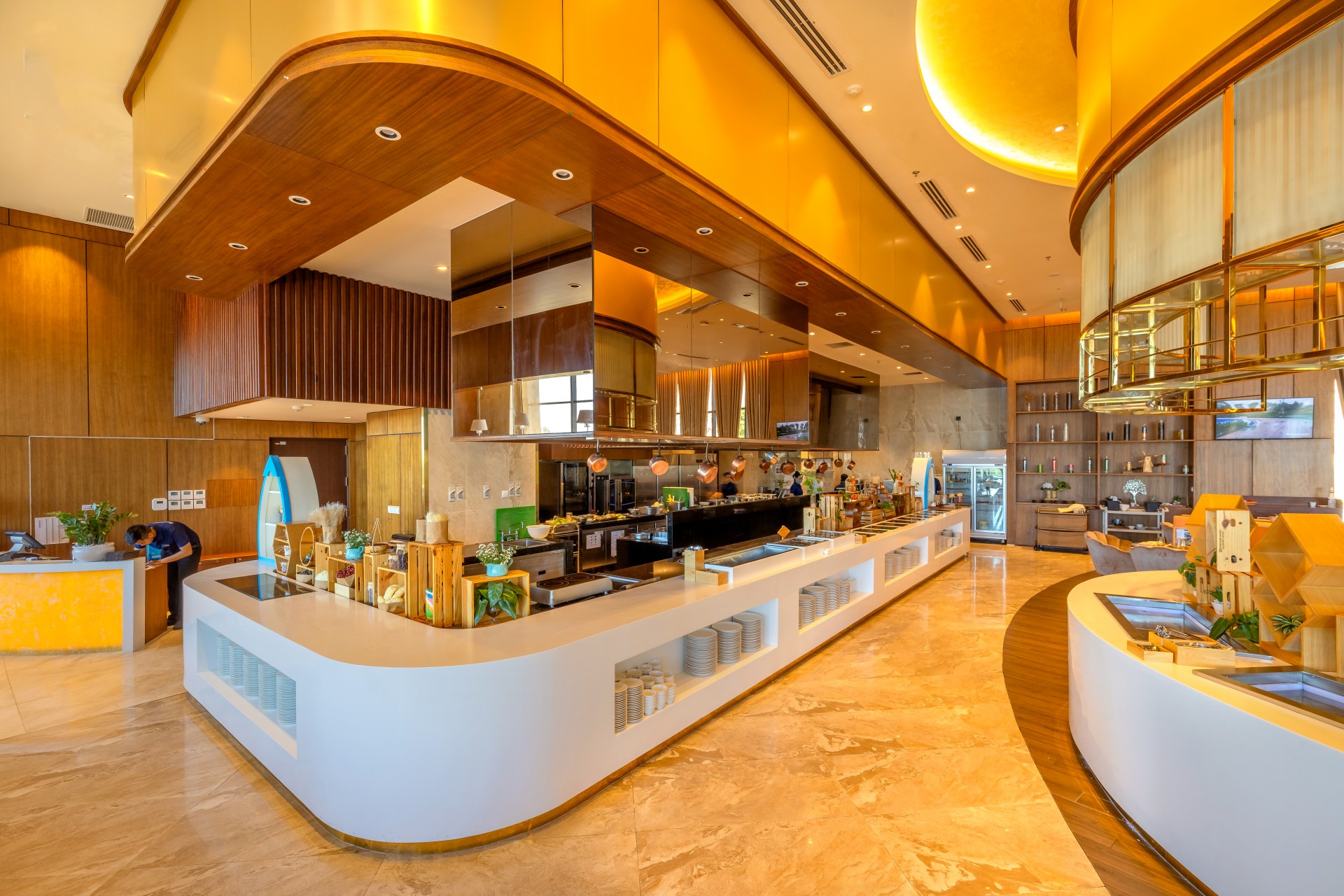 Discover Culinary Excellence at Wyndham Grand KN Paradise Cam Ranh in 3 Restaurants: Distinction, Xua, and Mojave Restaurants