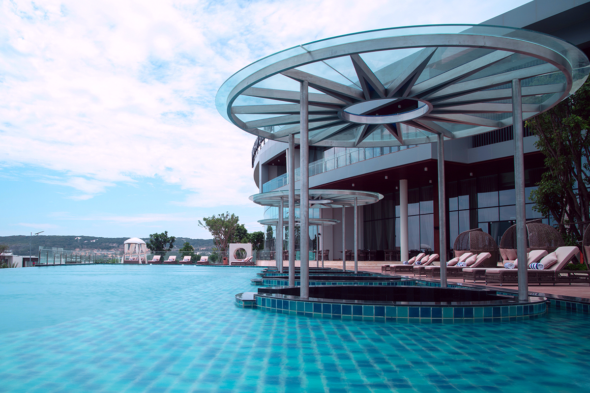 Wyndham Grand Cam Ranh Swimming Pool