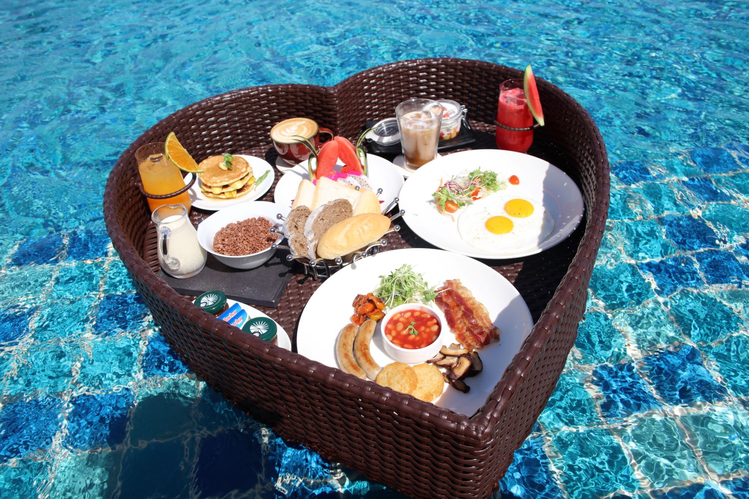 Kn Paradise Floating Breakfast