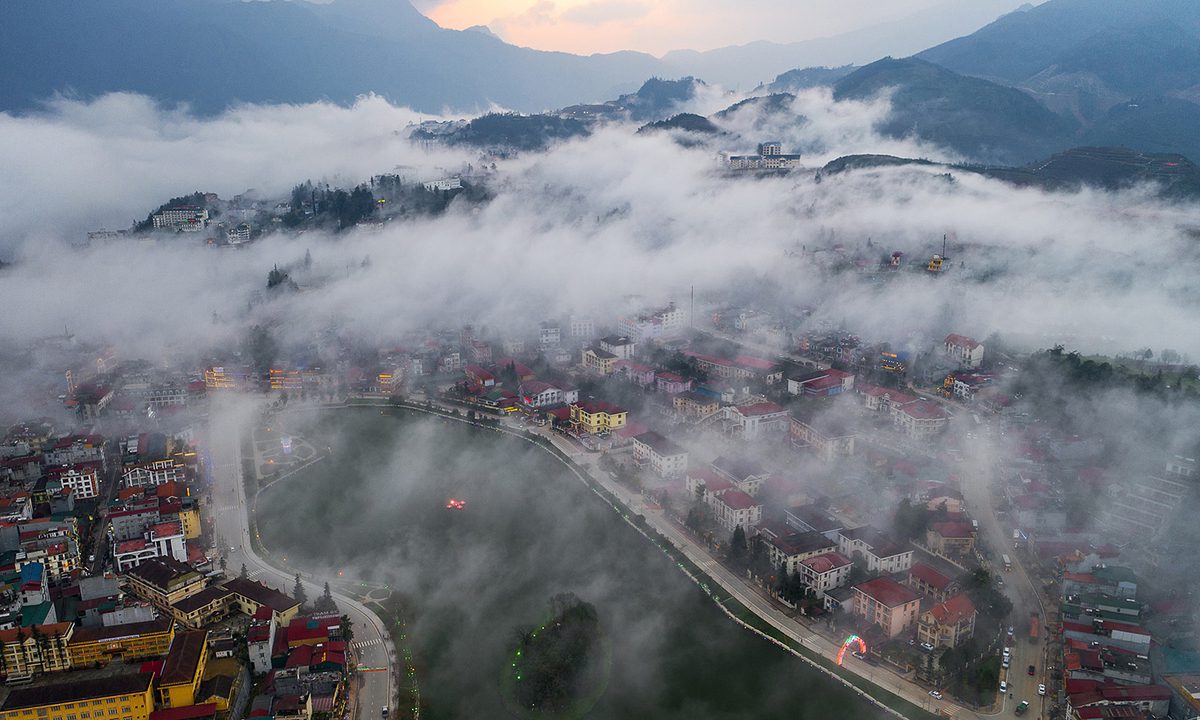 Sapa – Hidden trail to a village of Red Dao tour (by bus) – 3days-2nights – Hotel stay & Homestay