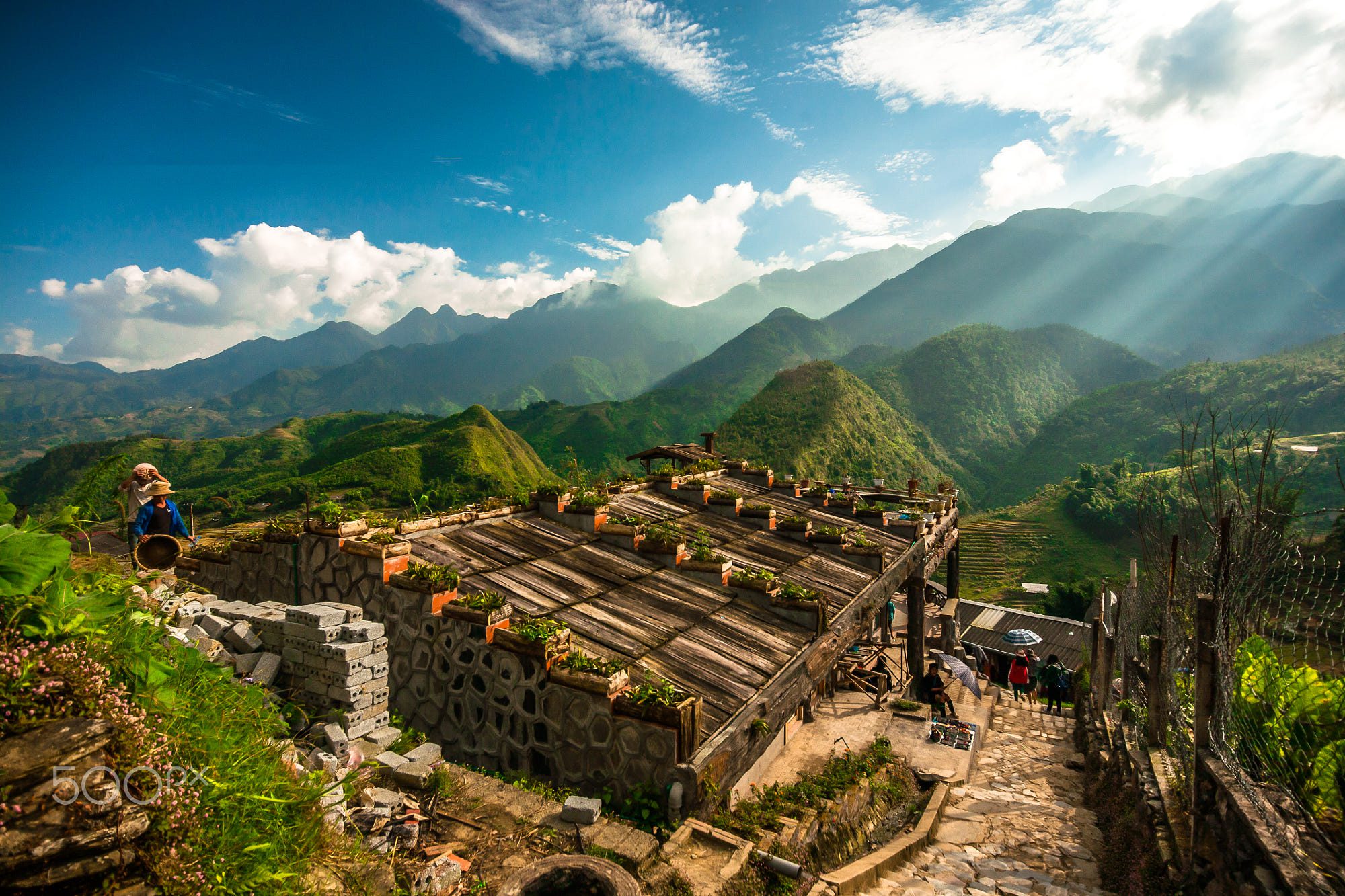 Sapa – Minorities, rice fields and waterfall tour (by bus) – 3days-2nights – Hotel stay