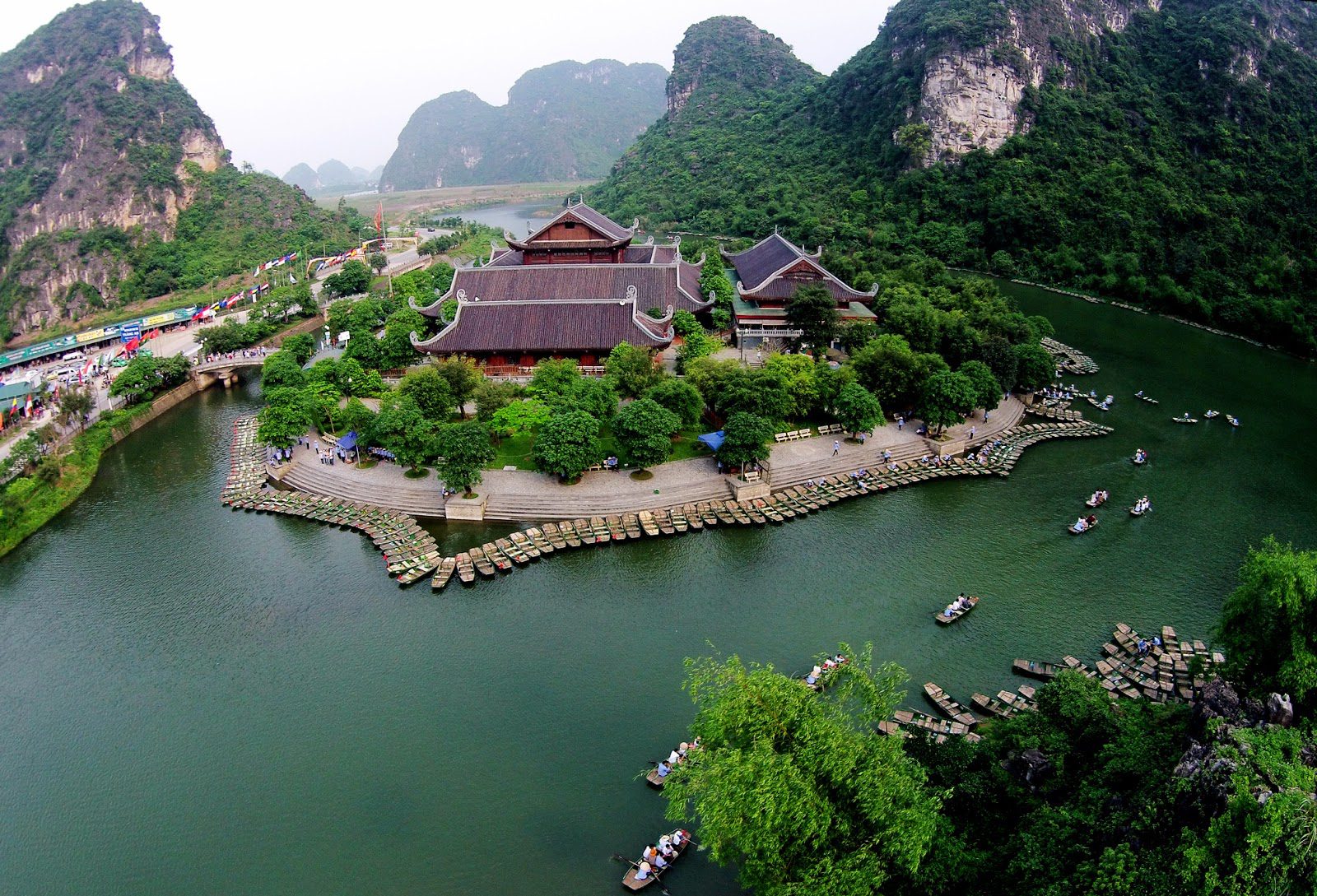 Hoa Lu – Trang An Grottoes Tour Full Day